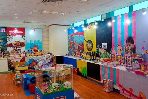 Backdrop Mainan - EMCO Toys - Gandaria City - Maret 2023